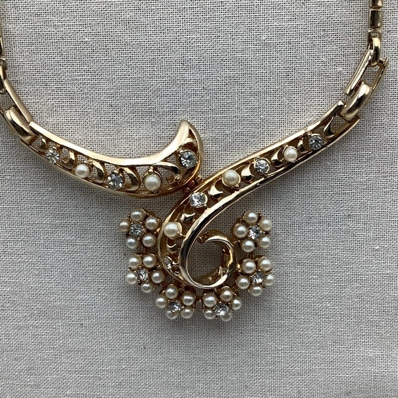Vintage Coro Gold Necklace with Pearl And Rhinestone Accents - Picture 2 of 4